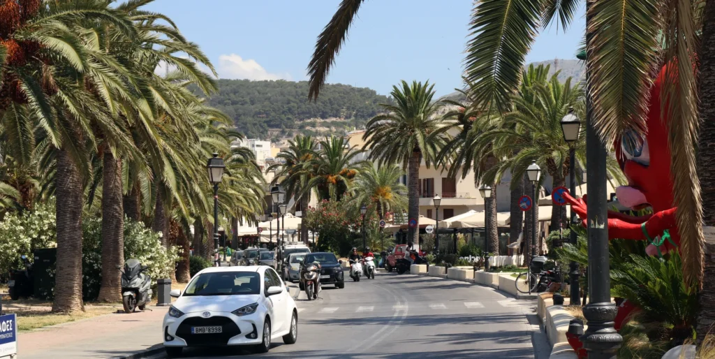 Palm-lined seafront promenade in Rethymno